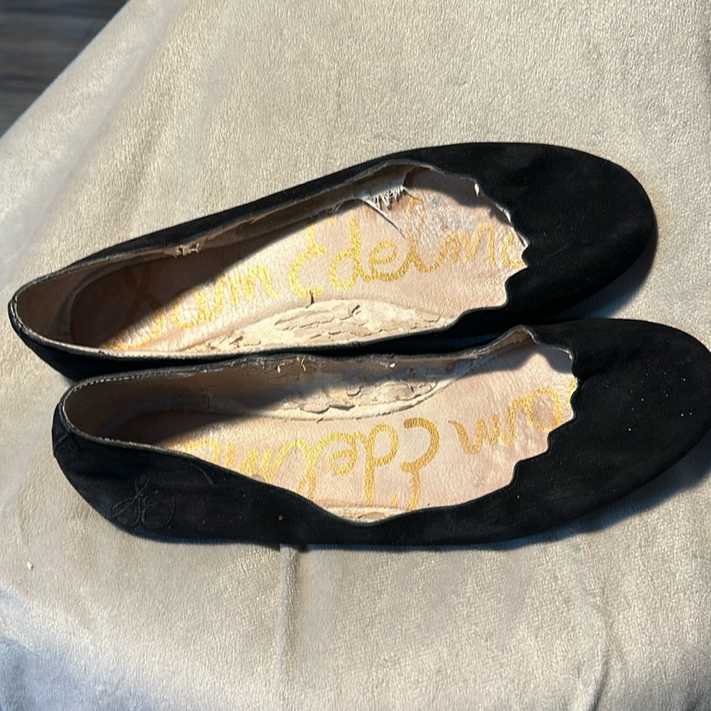 Black comfy flats